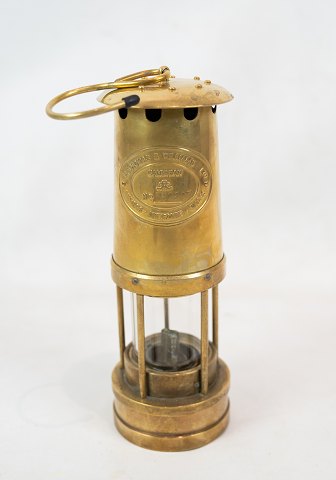 E Thomas and Williams ltd. cambrian lantern oil lamp in brass from the 1960s. 
5000m2 showroom.
