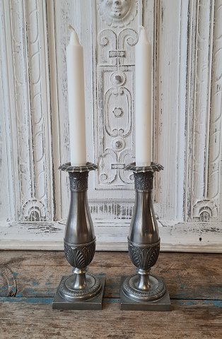 Pair of very beautiful 1800s tulip-shaped pewter candlesticks, decorated with 
acanthus leaves