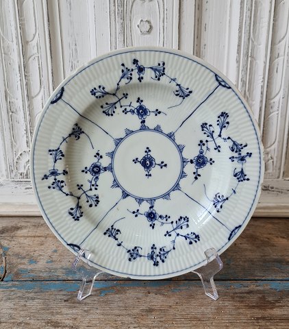 Royal Copenhagen Antik Musselmalet tallerken ca. år 1800
Diameter 24cm.
Fremstår med skår.