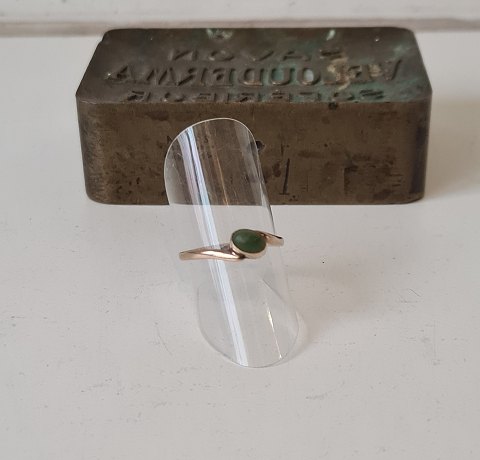 Vintage ring in 8 kt gold with green stone by Hermann Siersbøl