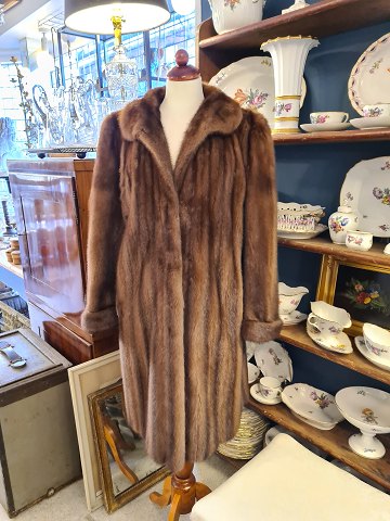 Very beautiful and well-kept Saga mink fur from 2006 - size 38.