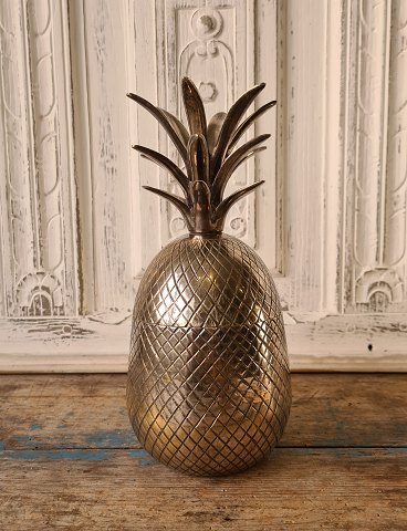 Vintage ice bucket in the shape of a pineapple made of silver-plated brass from 
the 1970s.