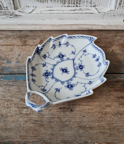 Royal Copenhagen Blue Fluted half-lace leaf-shaped dish no. 548