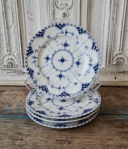 Royal Copenhagen Blue Fluted Full Lace Antique large cake plate 1850-1894 
Diameter 17 cm.