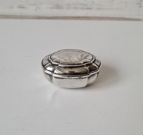 Pill box in silver