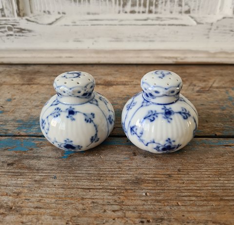 Royal Copenhagen Blue Fluted half-lace salt & pepper set No. 711/712