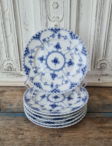 Royal Copenhagen Blue Fluted full lace plate No. 1087, Diameter 17.5 cm.