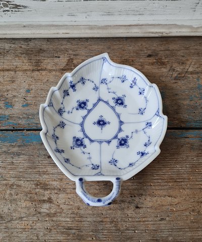 Royal Copenhagen Blue fluted leaf-shaped dish no. 143