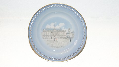 Danmarksstellet Amalienborg cake plate
From bing and Grøndal
Deck No. 616.5 / 3561
SOLD
