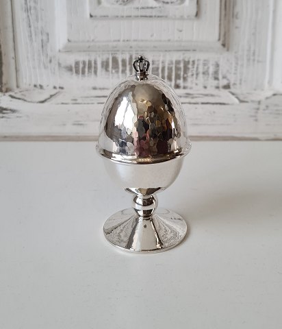 Egg cup in hammered sterling silver produced by Holmsted