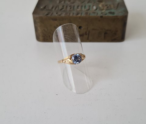 Vintage ring i 14 kt guld med blå sten