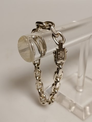 Anchor bracelet of sterling silver