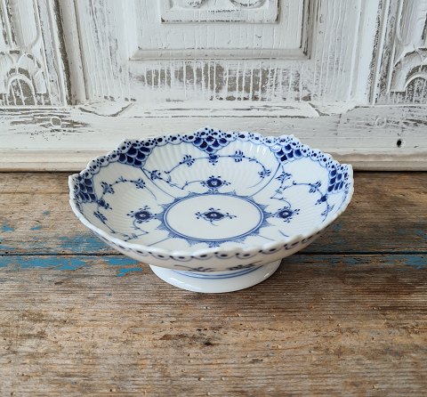 Royal Copenhagen Blue Fluted half lace bowl no. 511