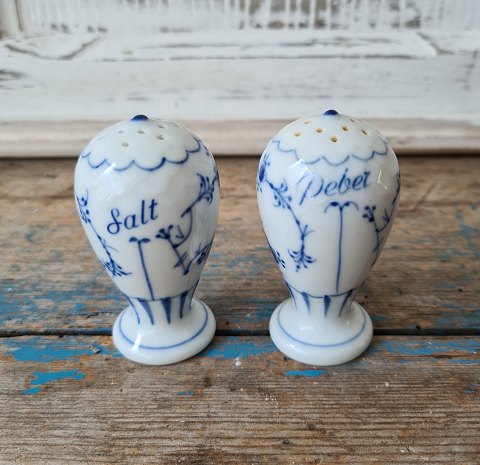 B&G Blue-painted salt & pepper set