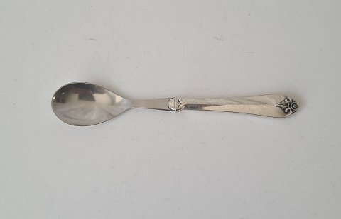 Diana egg spoon in silver and steel