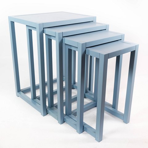 Nesting tables in light blue, in great vintage condition.
5000m2 showroom.