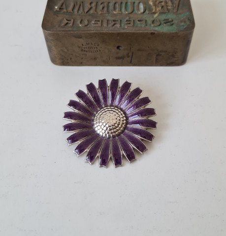 Georg Jensen Marguerite brooch / pendant in silver with purple enamel