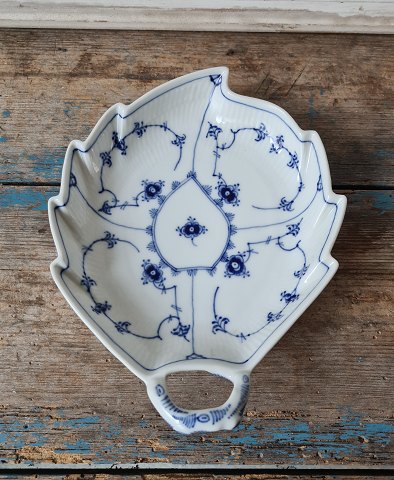 Royal Copenhagen Blue fluted leaf-shaped dish no. 144