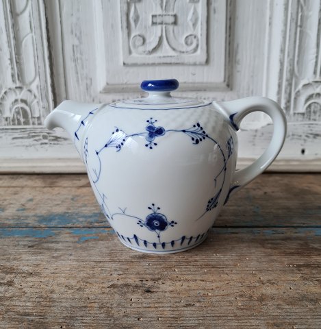 B&G Blue Traditional Hotel porcelain small teapot no. 1054