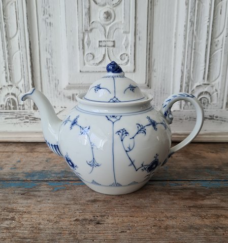 B&G Blue traditional teapot no. 654