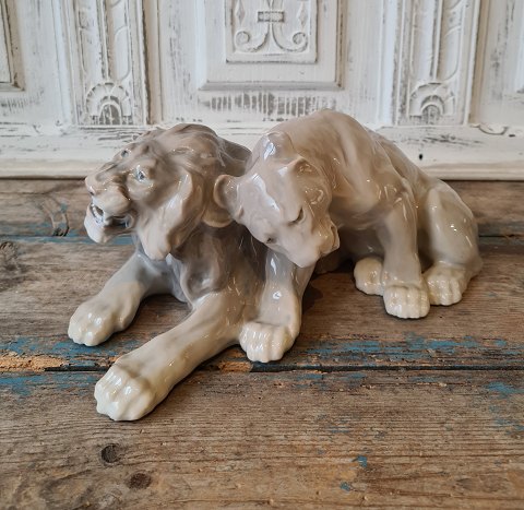 B&G figure - Lion & lioness No. 1823