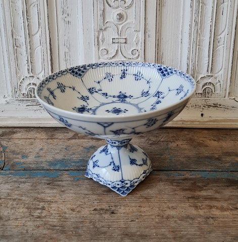 Royal Copenhagen Blue Fluted half lace bowl no. 513