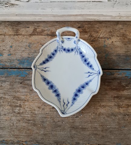 B&G Empire small leaf-shaped dish no. 198