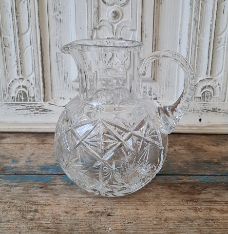 Crystal jug with fine grindings