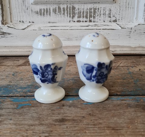 Royal Copenhagen Blue Flower salt & pepper set no. 8681 - 8584