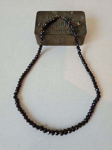 Smuk gammel granat halskæde - granat perler i forløb 45 cm.