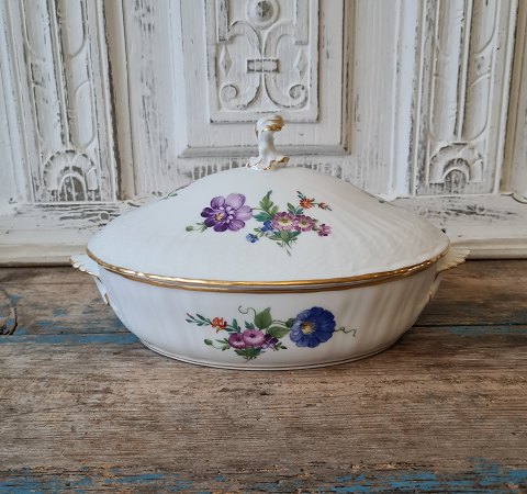 Royal Copenhagen Light Saxon Flower flower dish no. 1702