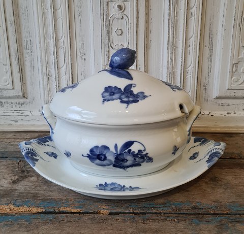 Royal Copenhagen Blue Flower large tureen with saucer no. 8134 - 8135