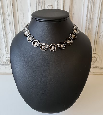 Georg Jensen Marguerite necklace in silver and black enamel 42 cm.