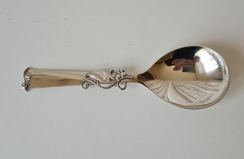 Large beautiful serving spoon in silver from 1950 - 21.8 cm.