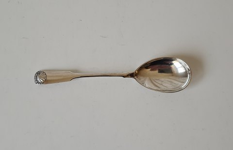 Mussel jam box in silver from 1921 - 13.2 cm.