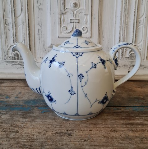 B&G Blue traditional teapot no. 238