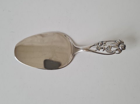 Serving spade in silver decorated with erantis from 1950