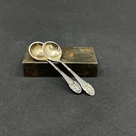 A couple of salt spoons in silver plate
