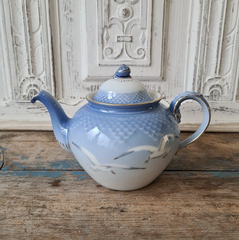 B&G Seagull with gold teapot no. 92