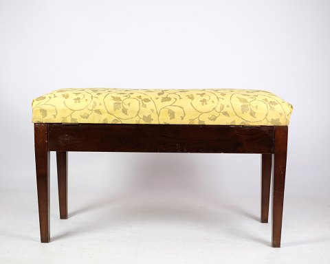 Piano bench / stool in mahogany with light floral fabric from around 1910.
Great condition
