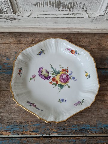 Royal Copenhagen Full Saxon Flower dish No. 1527