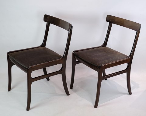 Sæt af to mahogni Rungstedlund stole af Ole Wancher for Poul Jeppesens Møbel 
fabrik. Står i meget fin vintage stand. 
Mål i cm: H:77 B:46 D:43 SH:44.5
Flot stand
