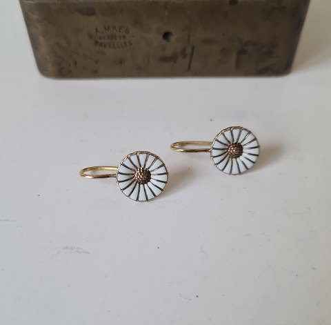 Georg Jensen Marguerite - Daisy earrings in gold-plated sterling silver and 
enamel 11 mm.