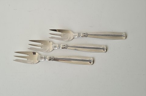 Lotus cake fork in silver