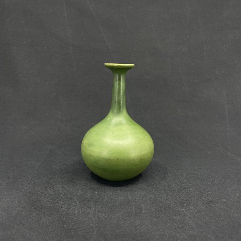 Grønglaseret smalhalset vase