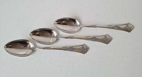 Blue fluted pattern dessert spoon in silver 18 cm.