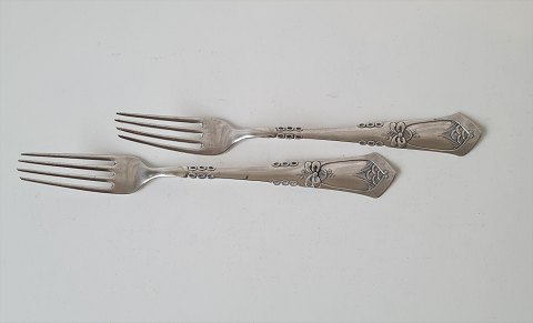 Blue fluted pattern dinner fork in silver 21.5 cm.