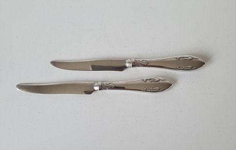 Split lily fruit knife in silver 16.5 cm.