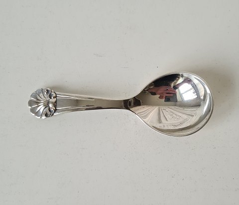 Handmade silver sugar spoon decorated with mussel from 1938