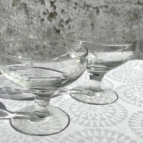 Holmegaard 
Dessertglas
Med druer
*75kr